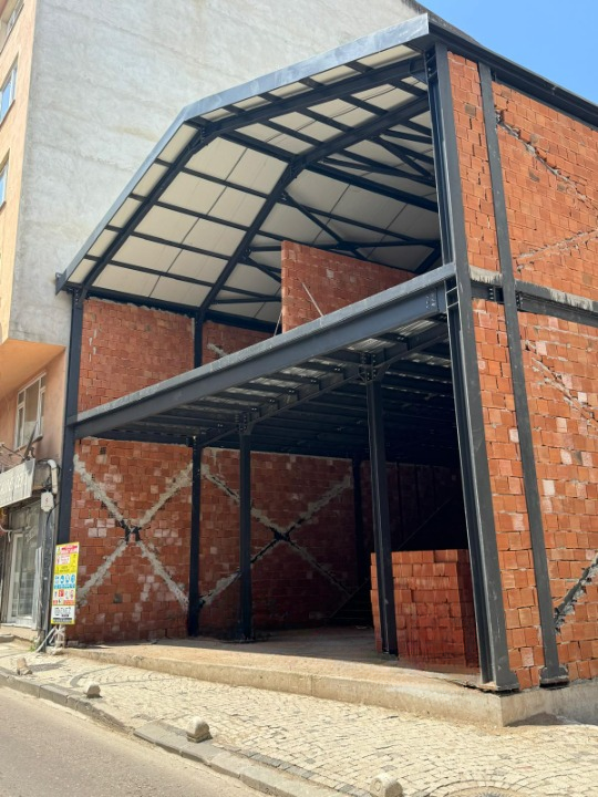 BÜŞRA AKKİRAZ - SHOWROOM BİNASI